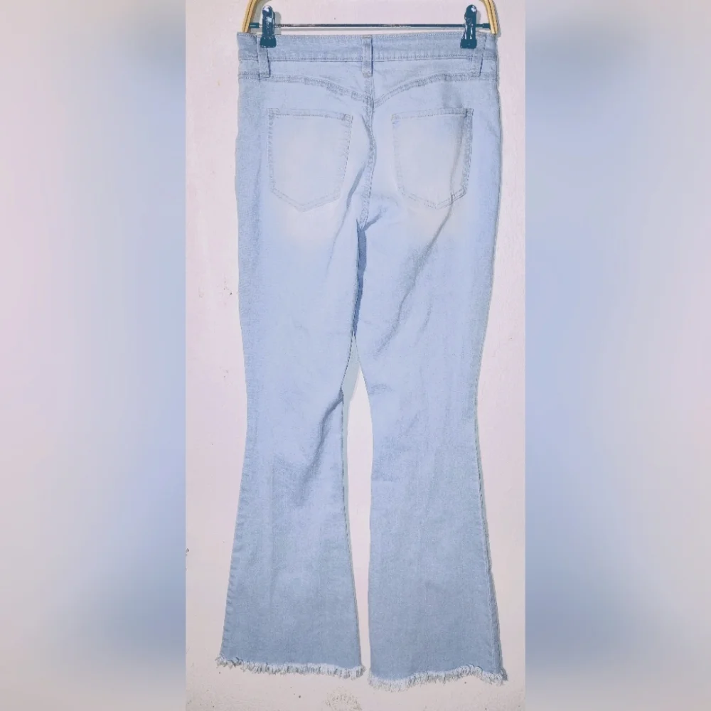 YMI distressed light wash flare jeans with fringe hem size 7 - Picture 2 of 5